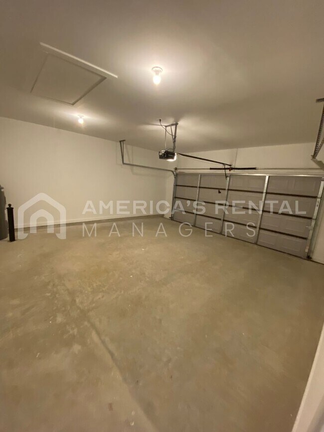 Building Photo - 105 Ballington Wy