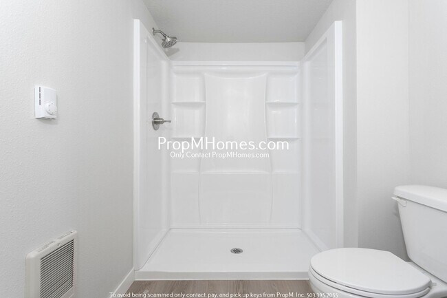 Building Photo - Updated Two Level Condo in the Heart of Do...