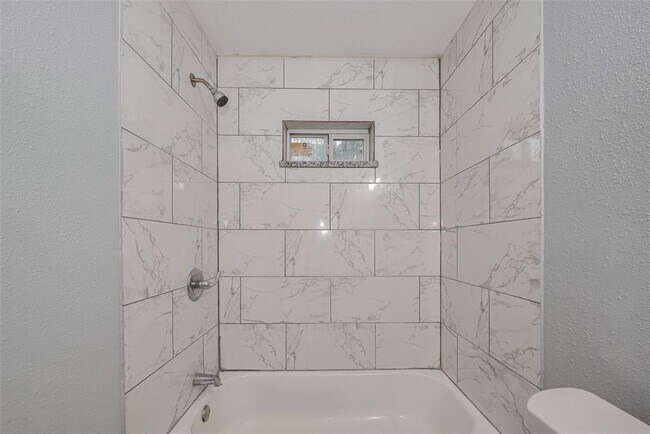 Building Photo - 4906 Larkspur St