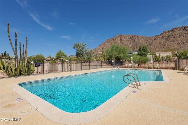 Building Photo - 5702 E Camelback Rd