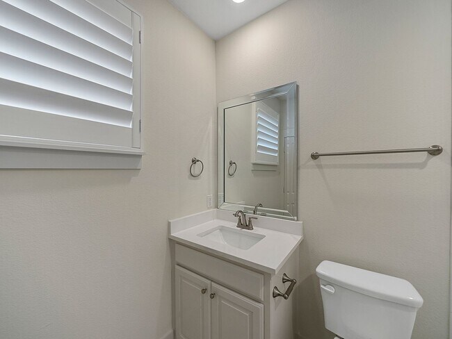 Building Photo - 917 Emerling Dr