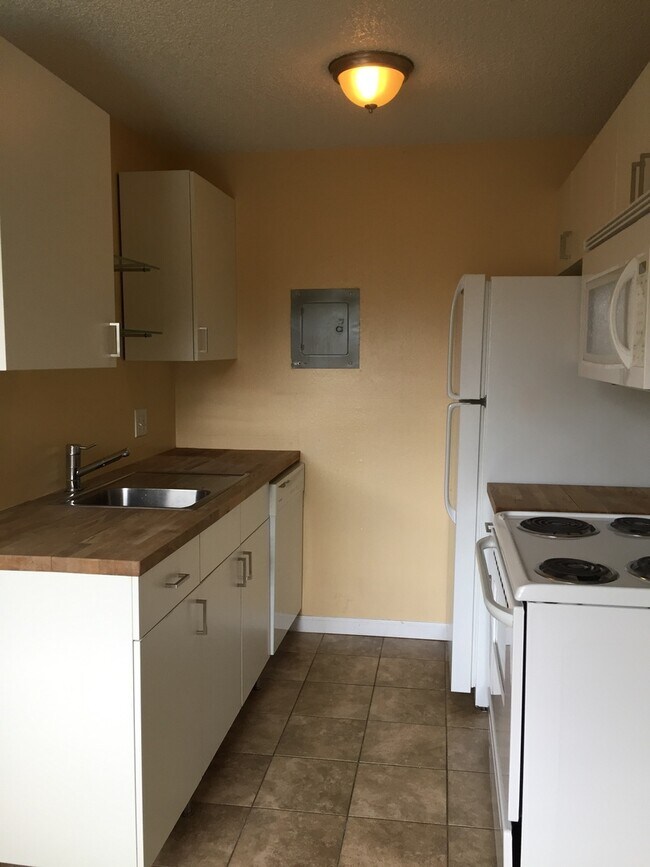 Building Photo - One Bedroom in Wimbledon!