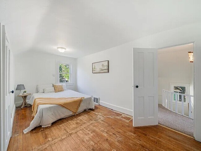 Building Photo - 3 Bed, 1 Bath Single Family Home