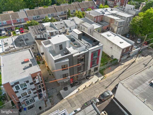 Building Photo - 1528 W Seybert St