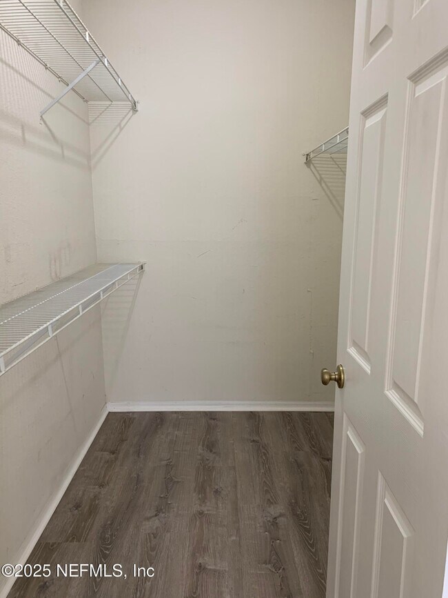 Building Photo - 13810 Sutton Park Dr N