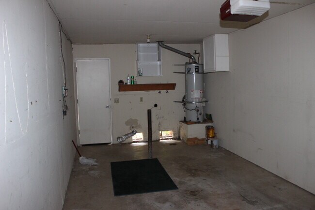 Building Photo - Cute 2 Bd 2 Ba Home 55+ Community!!!