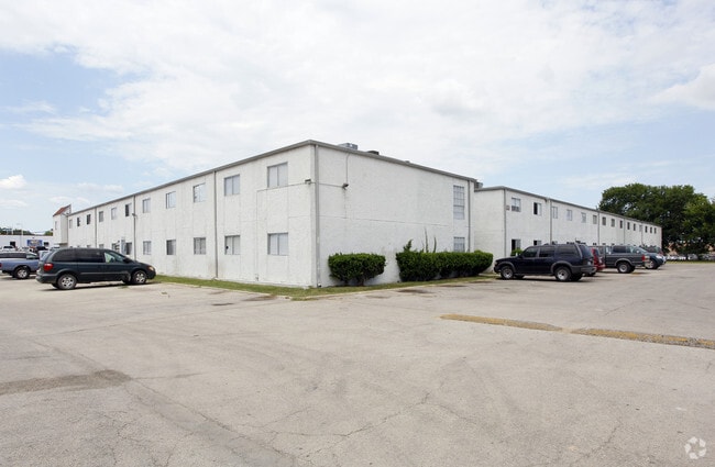 Building Photo - Vista Del Sol Apartments