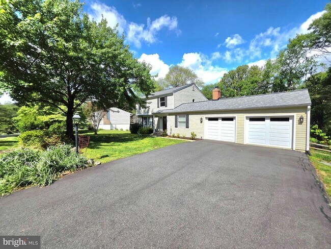 Building Photo - 10930 Howland Dr