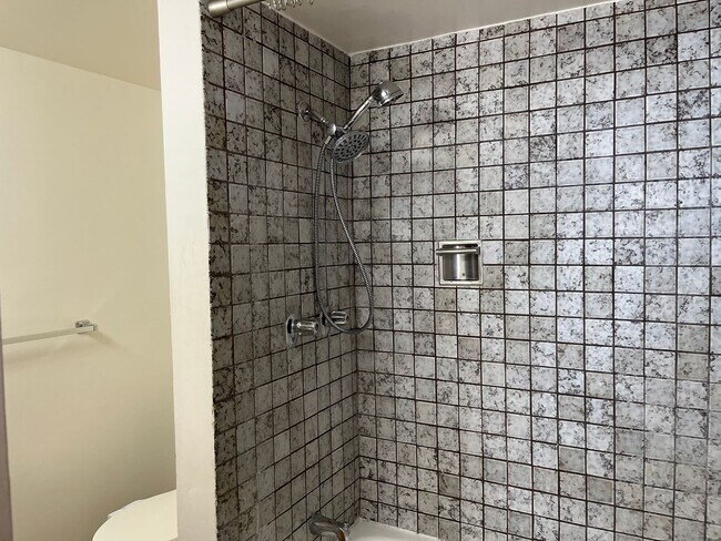 Building Photo - Village Maluhia - 2 bedrooms, 1 bath unit ...