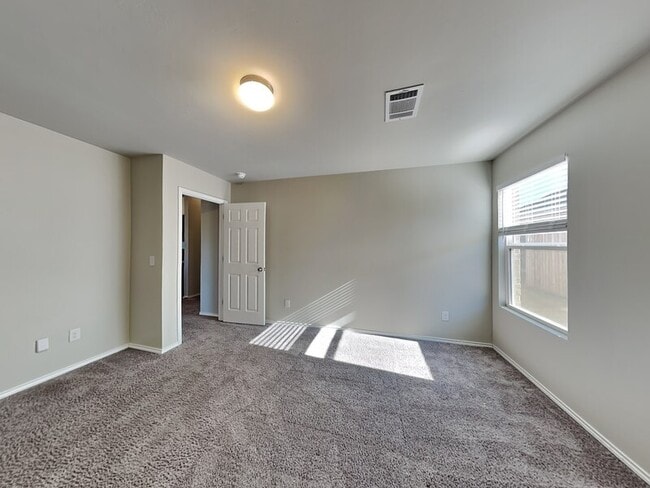 Building Photo - 333 Foxtrot Ter