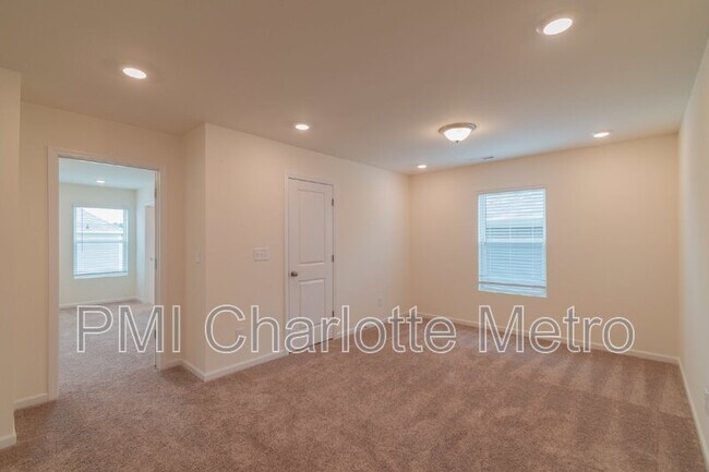 Building Photo - 7139 Bentz St