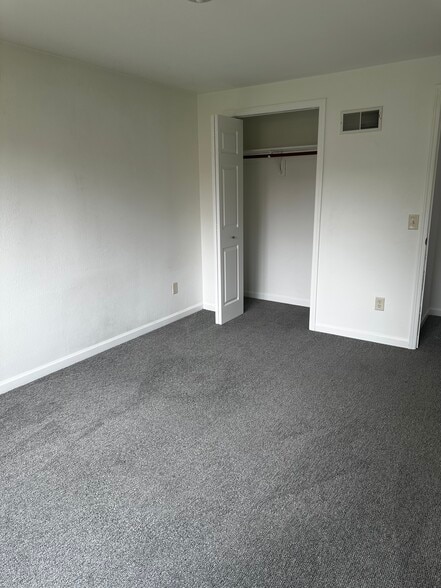 Building Photo - 527 Marie Ln