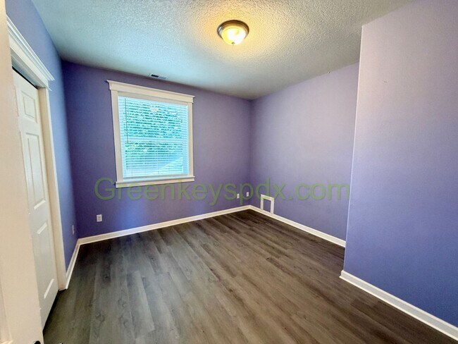 Building Photo - Gorgeous House in Upscale Neighborhood in Tigard, 5 Bedrooms plus Den/Office, 3.5 Bathrooms, Larg...
