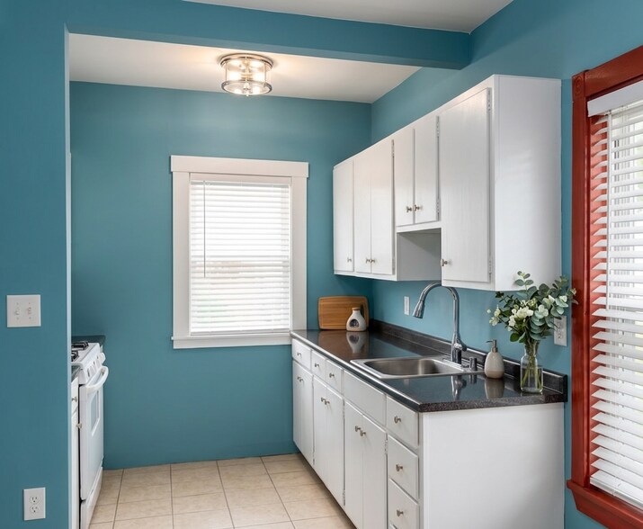 Building Photo - 15 Acorn St