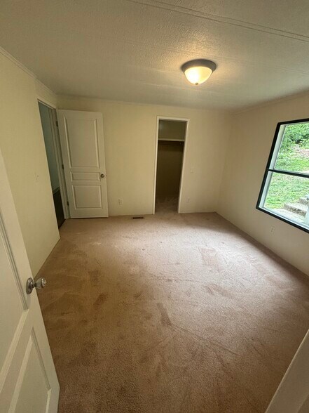 Building Photo - 5 Valleywood Ct