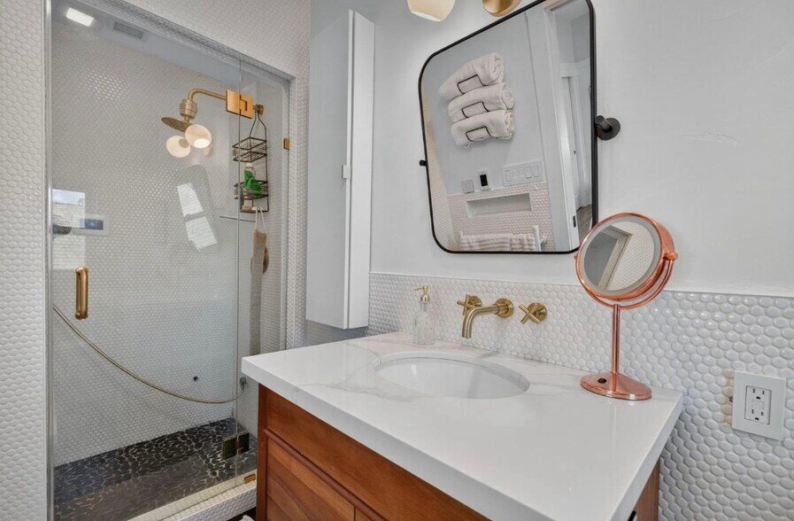 Bedroom 1 Bathroom - 3624 34th St