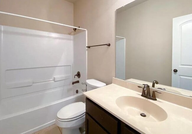 Building Photo - 137 Creekside Villa Dr