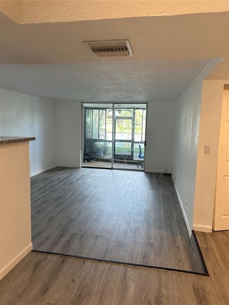 Building Photo - 3740 Inverrary Dr