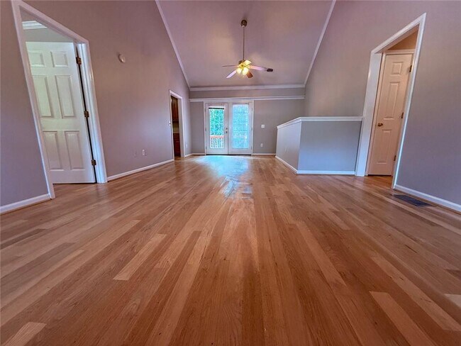 Building Photo - 6330 Oak View Dr