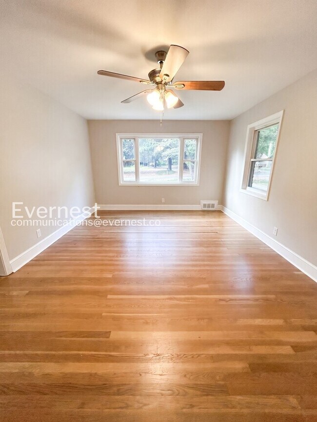 Building Photo - 112 Tabor St