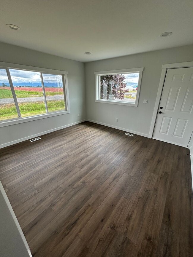 Building Photo - Fully Remodeled Five Bedroom House for Rent!