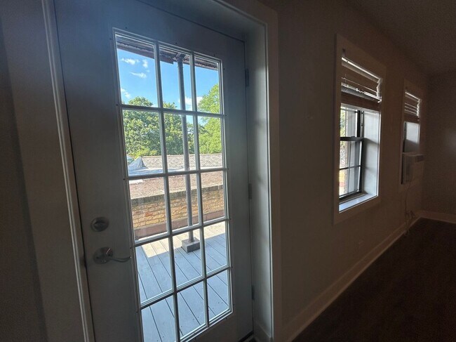 Building Photo - 730 Judson Ave