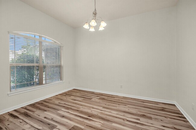 Building Photo - 12822 Lakeshore Dr
