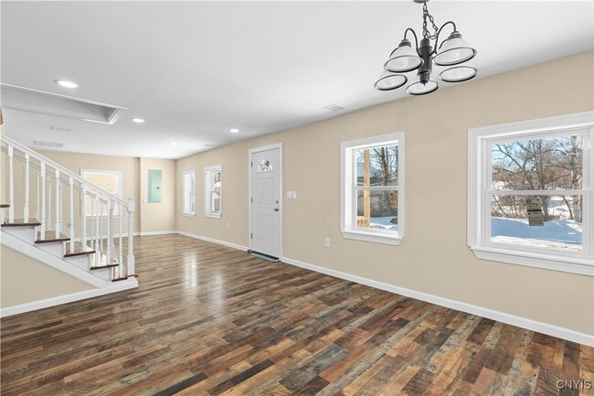 Building Photo - 9614 Maple Ave