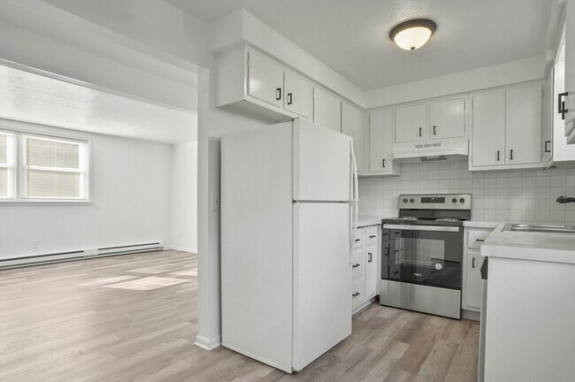 Building Photo - 3745 Woodford Ave NW