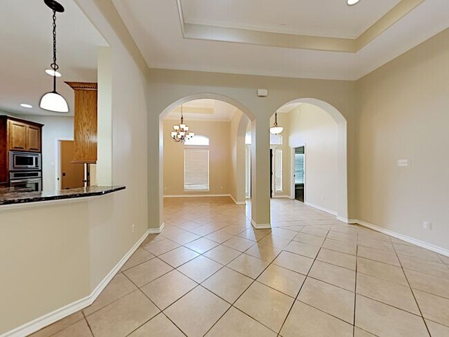 Building Photo - No Application Fee* $500 off first months ...