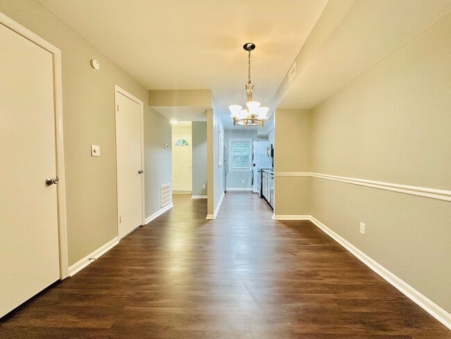 Building Photo - Newly Renovated 2 Bed, 2.5 Bath Chapel Hil...