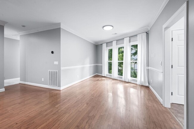 Building Photo - Charming 2BR/2BA condo in Green Hills!