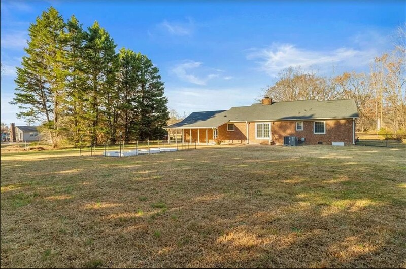 Building Photo - 3023 Huffines Dr