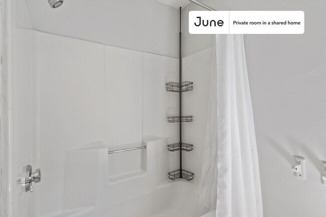 Building Photo - Room in Shared 4 bed/2 bath home