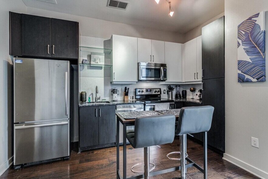 Building Photo - 3636 McKinney Ave
