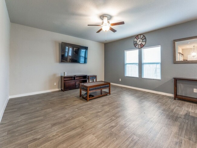 Building Photo - Charming 3BR w/Study House in Converse