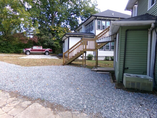 Building Photo - 1529 W First St