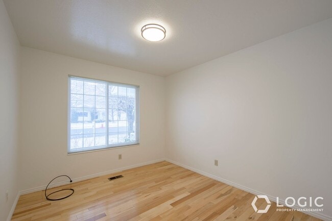 Building Photo - Spacious Home in Tooele!