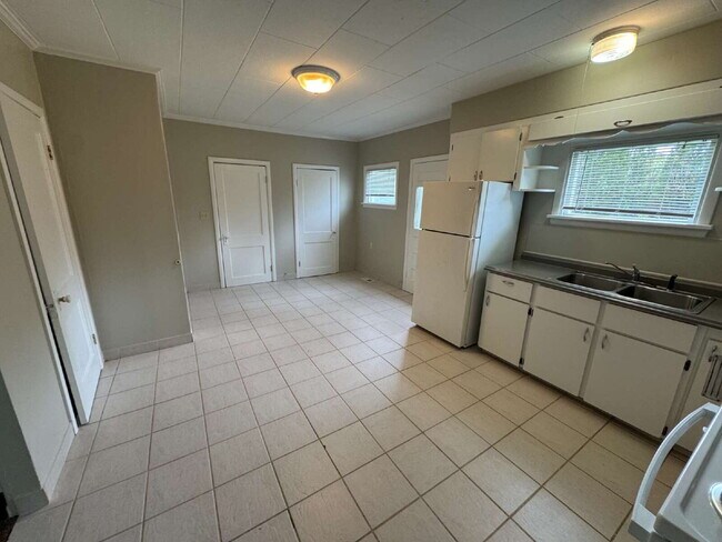 Building Photo - 2-Bedroom Home, Errol Heights, Gardners Welcome!
