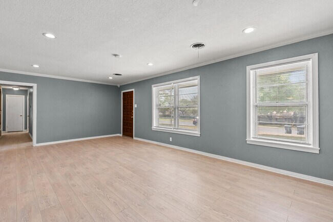 Building Photo - 605 Catalina Dr