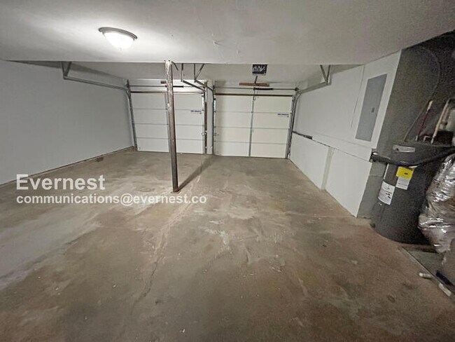 Building Photo - Beautiful 3-Bedroom Home with Garage / Pet...