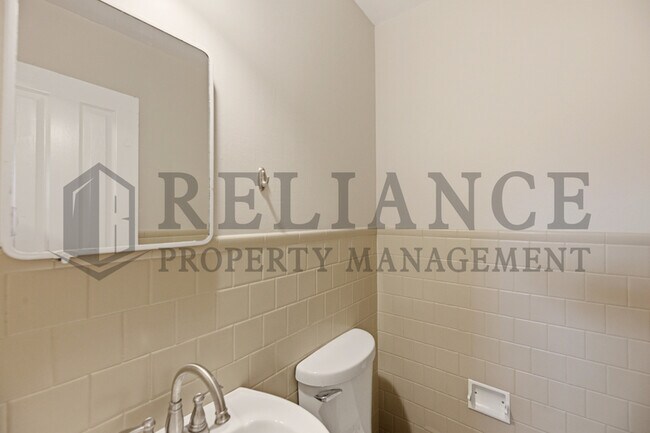 Building Photo - 841 N Country Acres Ave