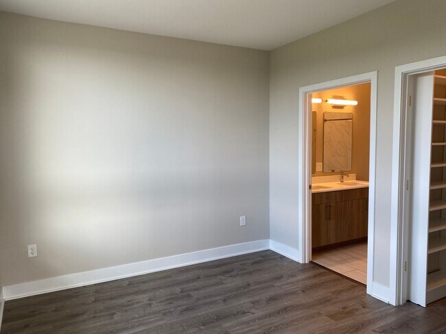 Building Photo - Gorgeous 2 Bedroom Condo in Oxon Hill!