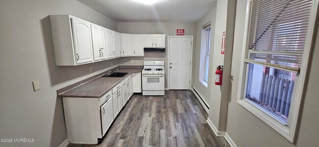 Building Photo - 540 Lamberton St