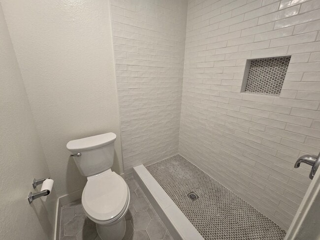 Building Photo - Victoria Neighborhood Single Story Home