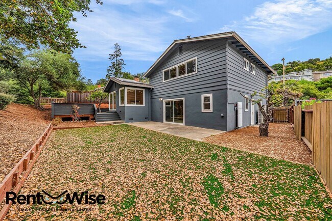 Building Photo - 315 Crestmont Dr