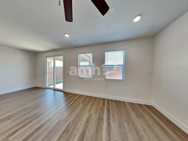Building Photo - 11053 S Sanaco Ct