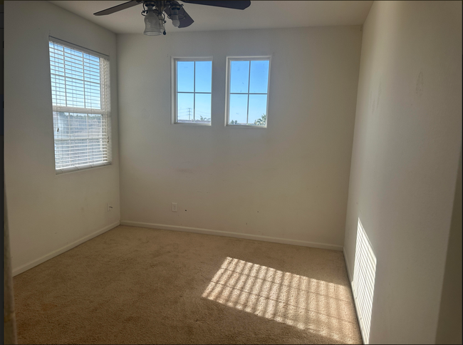 Building Photo - 10225 Blossom Ridge Dr