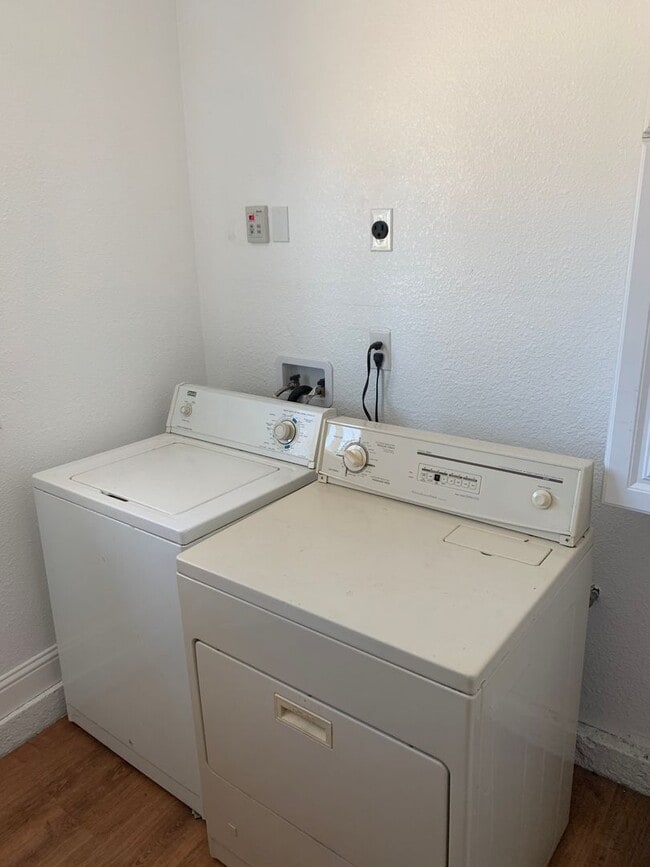 Building Photo - 2-Bedroom Home with Balcony in Orcutt – Pe...