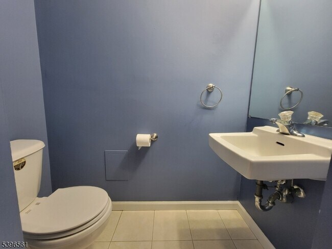 Building Photo - 272 US-206